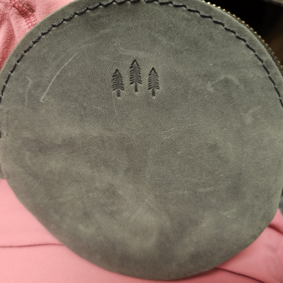 NWOT Portland Leather Round Slate Black Coin Purse - Picture 2 of 2